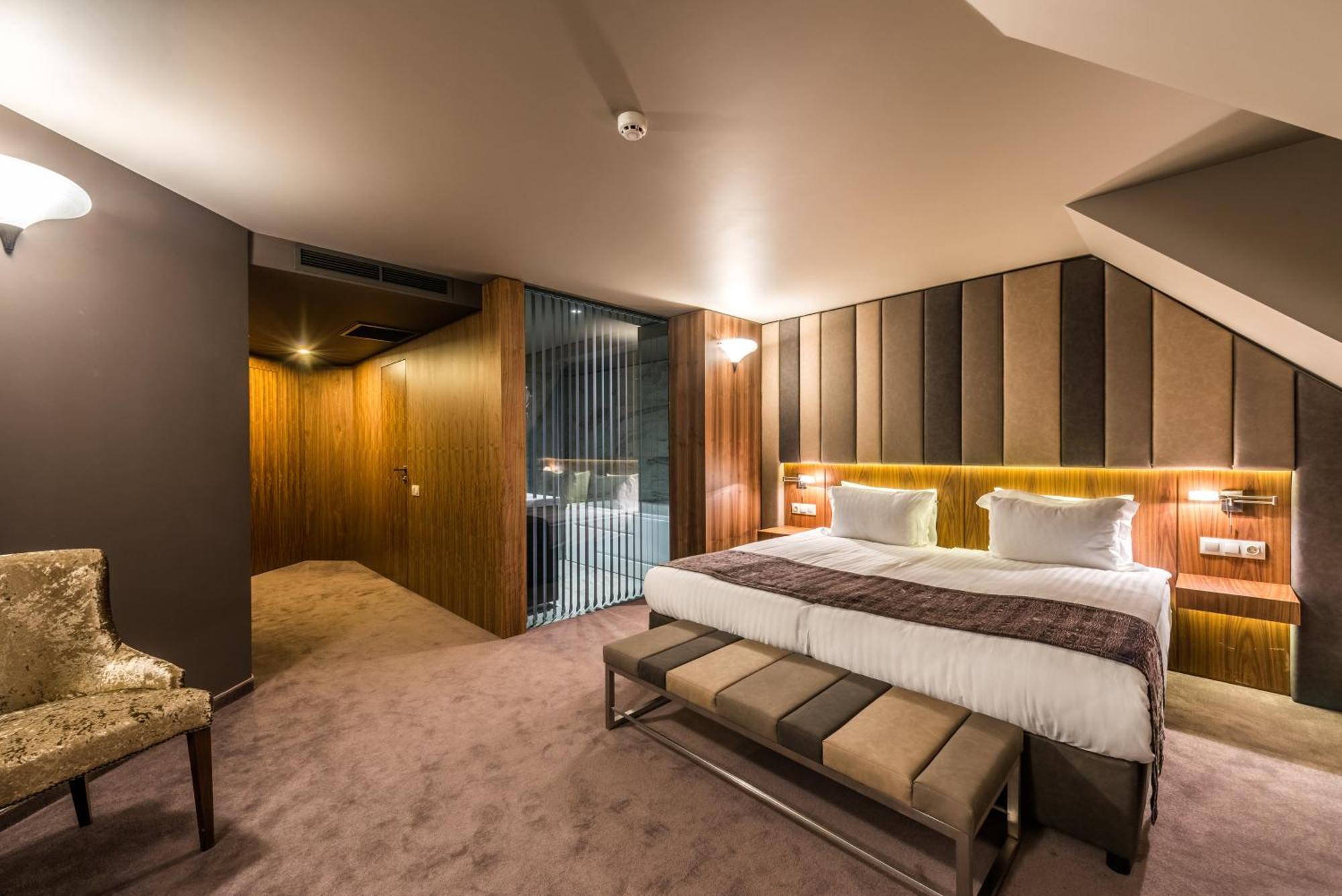 Suite with Mountain View & Free Parking,1216748614:JPEG