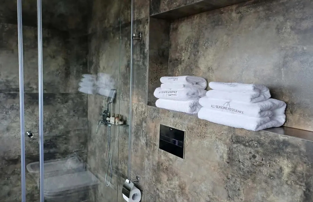 All Seasons Residence Design Hotel - Free Parking-1